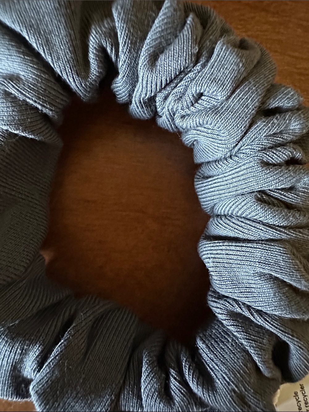 Lululemon Uplifting Scrunchie Duo in Heather Gray-Anchor NWT - Picture 5 of 6